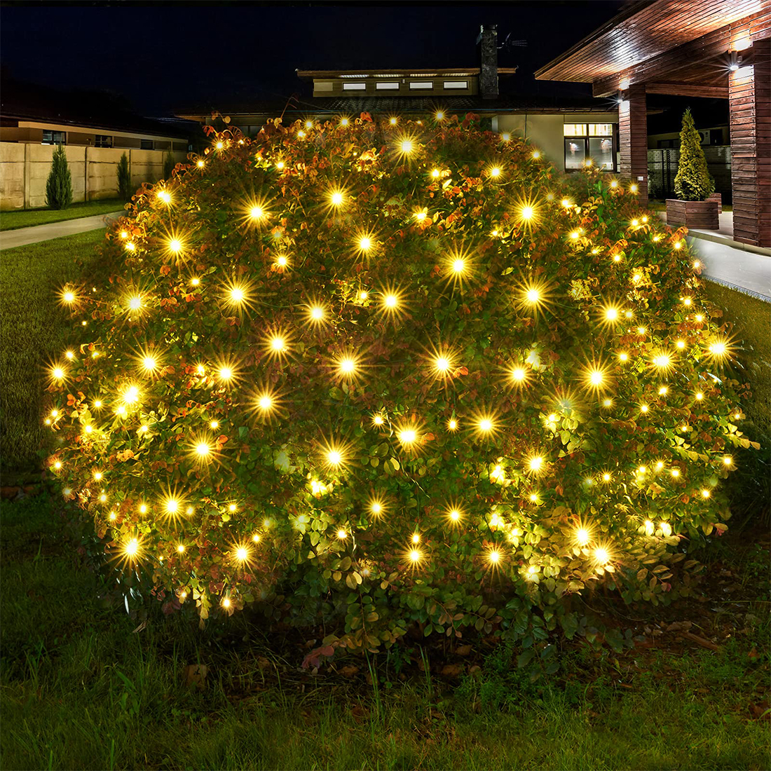 Imagem de cena de luzes de rede de Natal LED ao ar livre